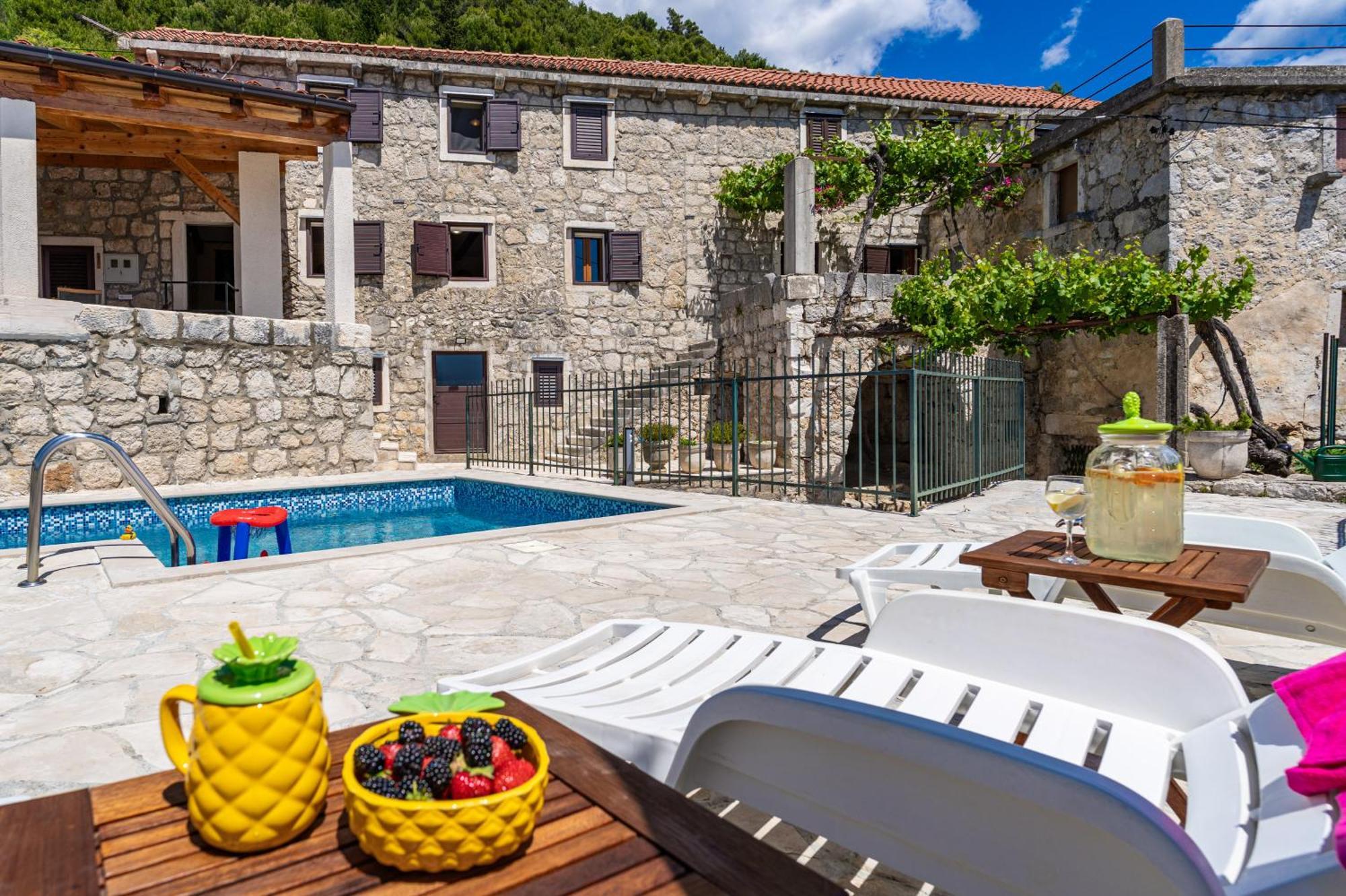 Private Pool Villa - Meditteranean Peace 斯拉诺 外观 照片