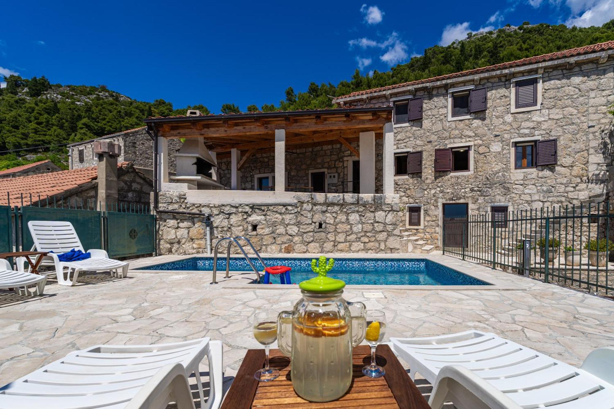 Private Pool Villa - Meditteranean Peace 斯拉诺 外观 照片